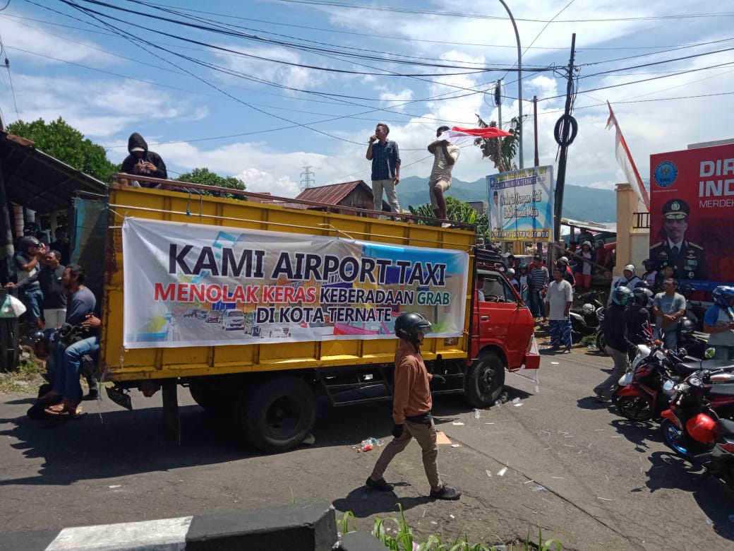 Ojek Pangkalan dan Sopir Angkot Kembali Demo Tolak Gojek dan Grab di Kota Ternate